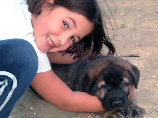 Ana (hija) "pillada" jugando con Romera
Amigas - Friends
Keywords: kids puppy cachorro