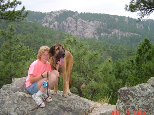 Isabelle (Caricia Tornado Erben)
Hilary and Isabelle (7 months old) at Mount Rushmore  

Keywords: puppyczech puppy cachorro jordan