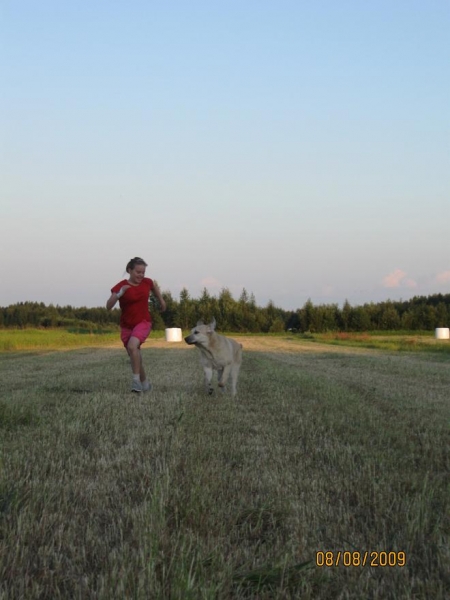Tula running with Laura
Keywords: Tiia