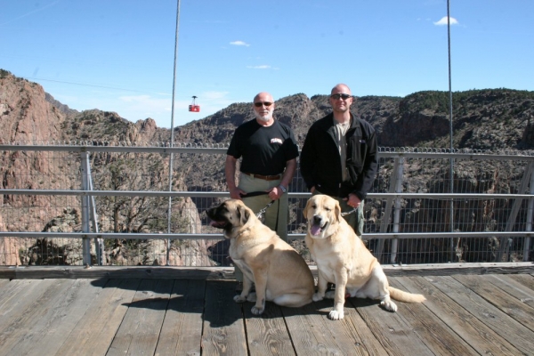 Abuelo, Papa, Leon y Gitana
Royal Gorge National Park, Colorado
Keywords: moreno